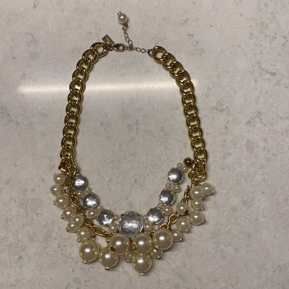 Lilly Pulitzer necklace. Faux pearl/diamond finishes, gold
